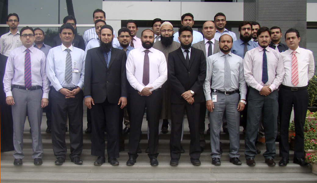 Mr. Ahmed Ali Siddiqui, Head Of Product Development & Shariah Compliance, Meezan Bank, along with the participants.