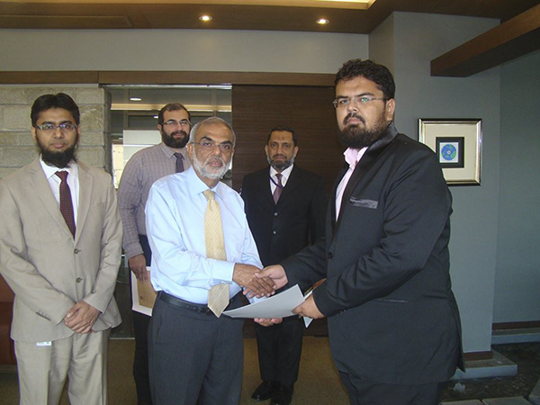 Mr. Irfan Siddiqui, President & CEO - Meezan Bank and his team while awarding Mr. Raheel Jawed.